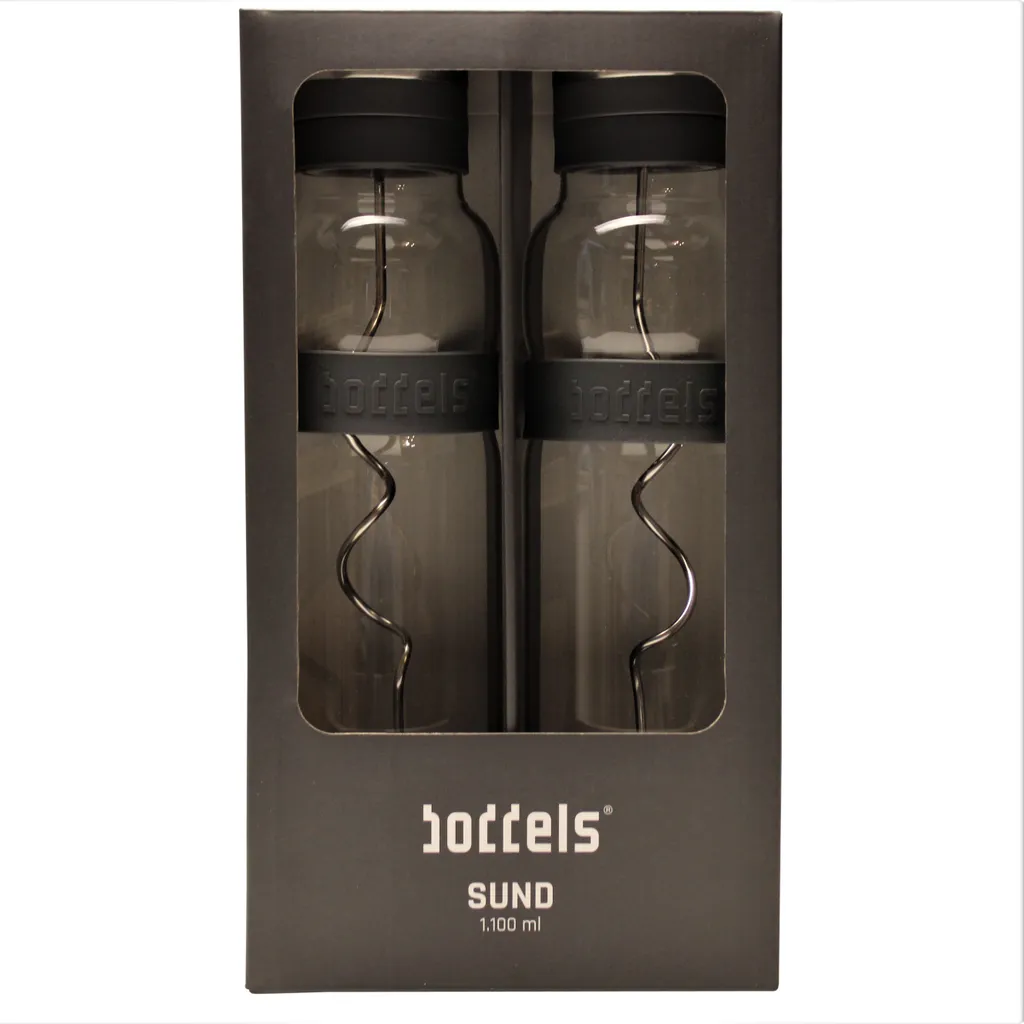 2er Set Glaskaraffen Mit Deckel - BODDELS SUND Wasserkaraffe Mit Fruchtspieß Und Filter 1,1L Anthrazit – Bild 5