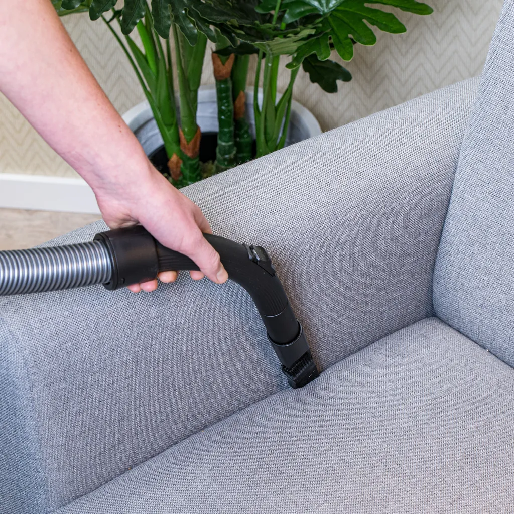 Dirt Devil Staubsauger Ohne Beutel - DD2504 - 700W - HEPA 12 Filter - 9M Reichweite - Mit Combibrush, Versenkter Bürste Und Parkettbürste - 4,9KG - Staubsammelbox 2,7L - Weiß – Bild 7